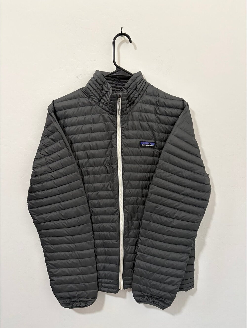 Patagonia Men's Lightweight Gray full zip Puffer Jacket - Mens small